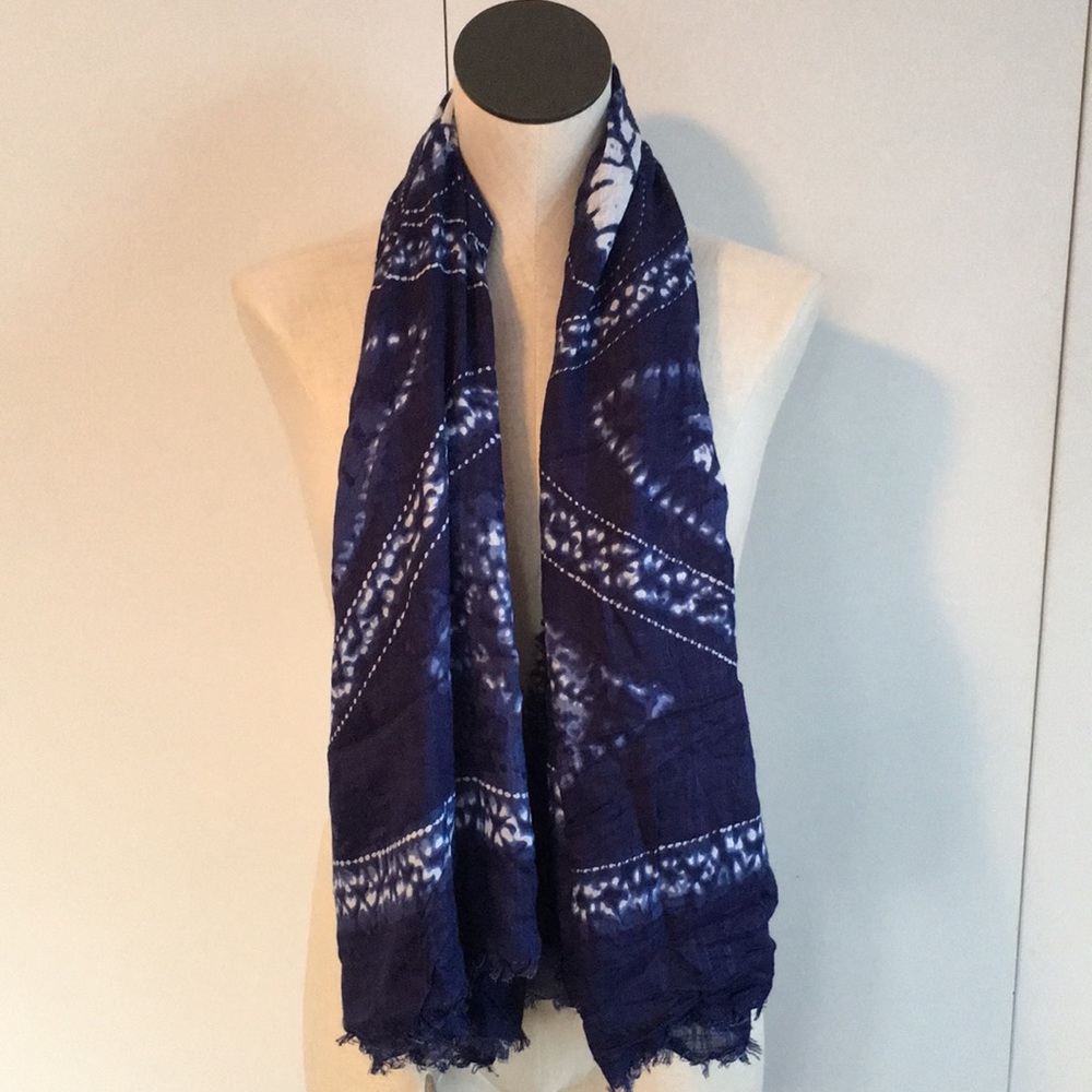 New LuLu NYC Scarf